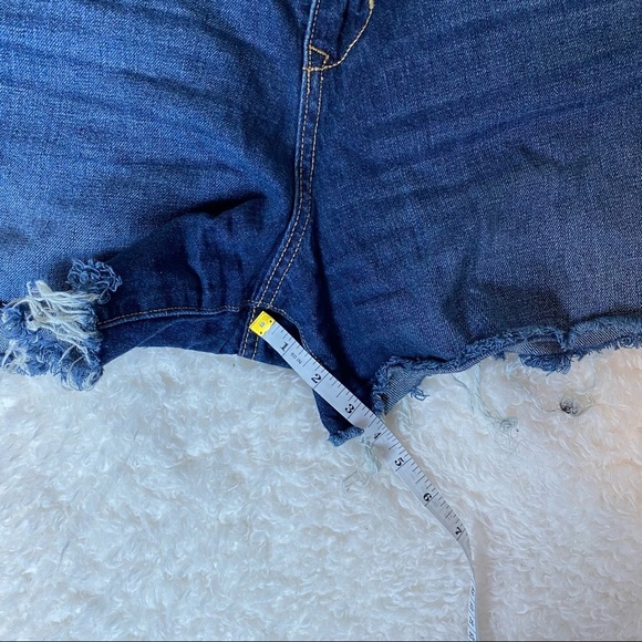 Old Navy High Waisted Frayed Hem Jean Shorts - Picture 5 of 5